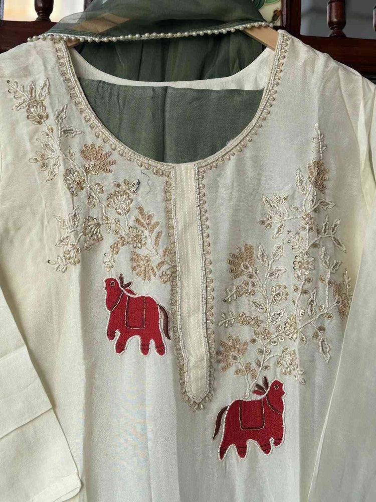 pure-muslin-silk-hand-embroidered-ombre-shade-suit-set-with-mul-cotton-lining-paired-with-organza-dupatta-green-2