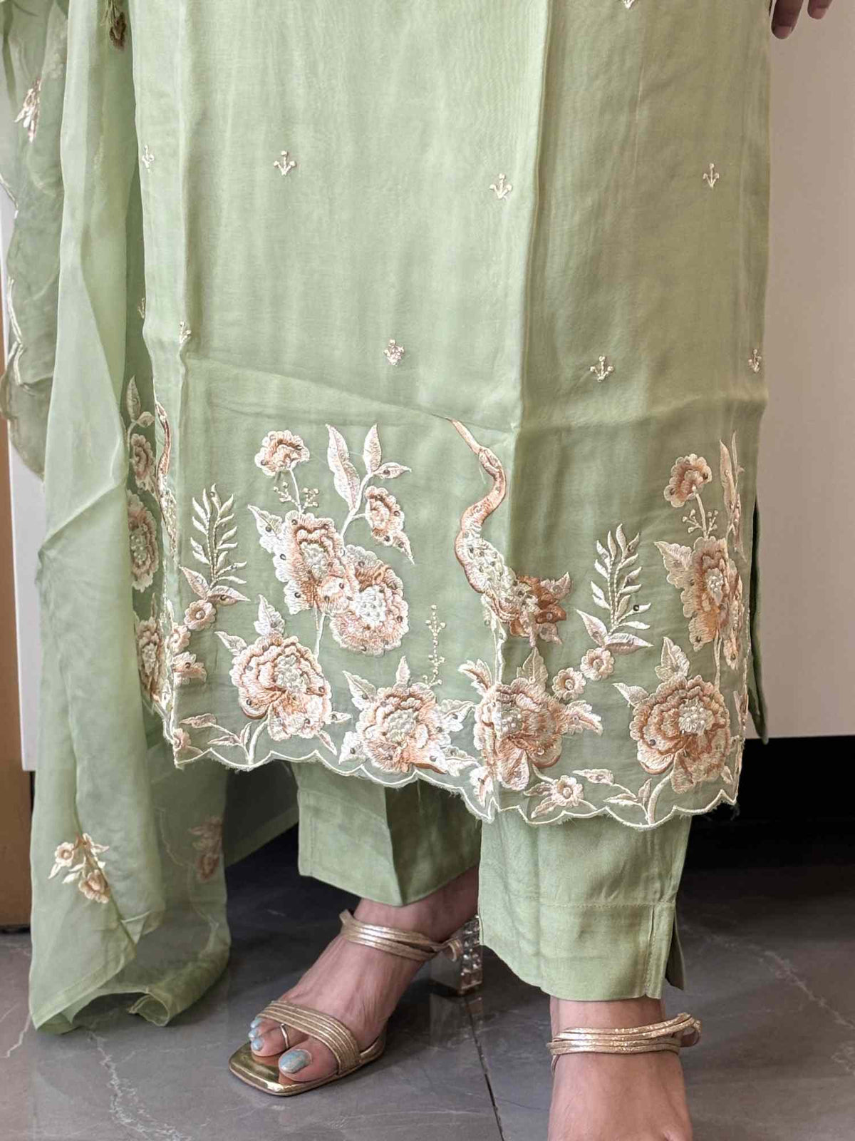 pure-organza-embroidered-straight-fit-suit-set-with-mul-cotton-lining-light-green-3