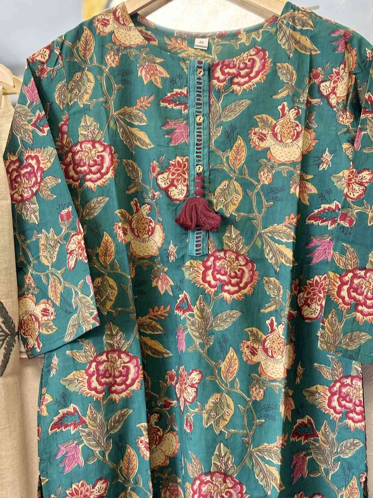 pure-sanganeri-cotton-suit-set-paired-with-handloom-chander-hand-block-dupatta-green-2