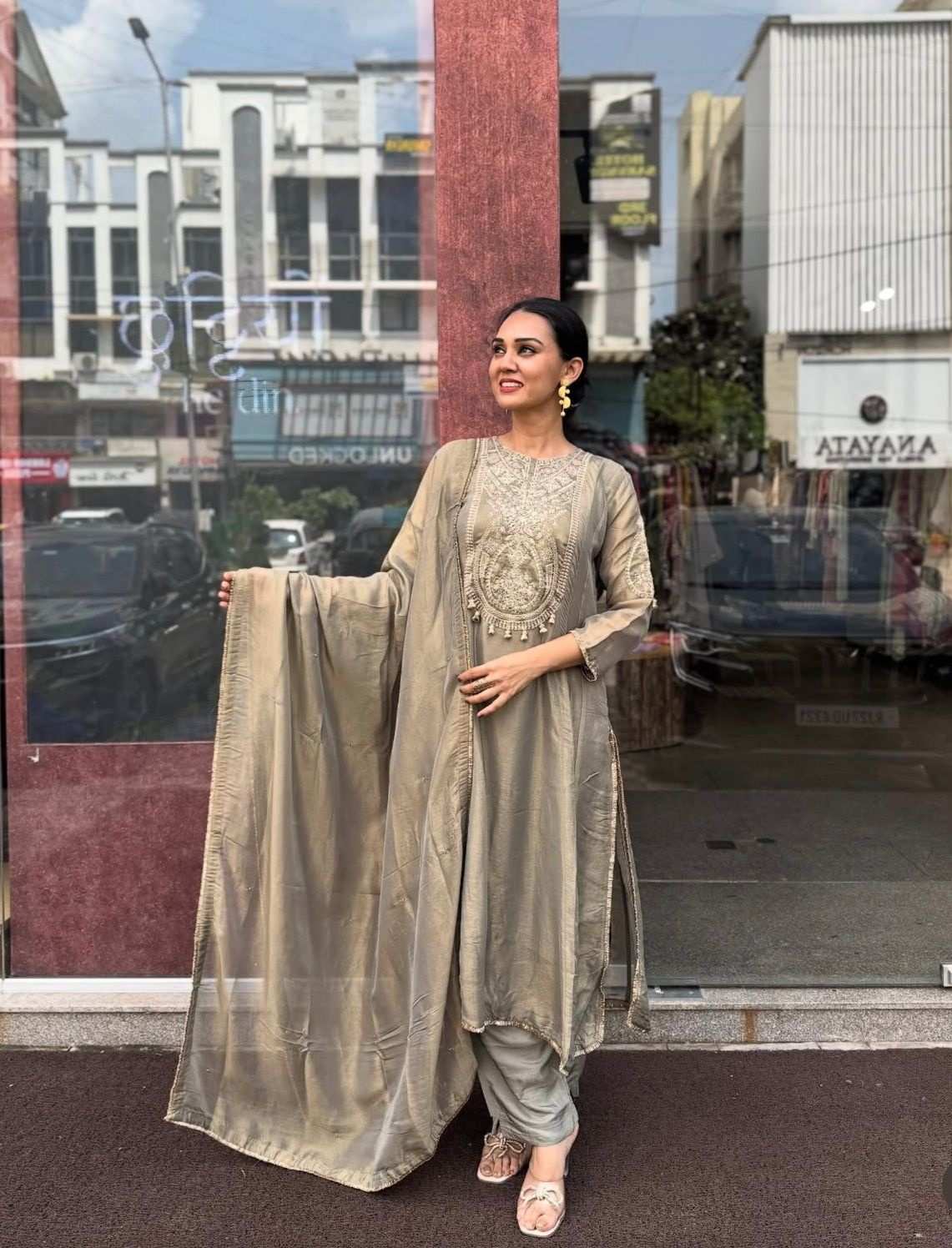 pure-tissue-organza-hand-embroidered-anarkali-with-embroidered-motif-at-the-back-also-paired-with-tissue-organza-dupatta-dusty-green-1