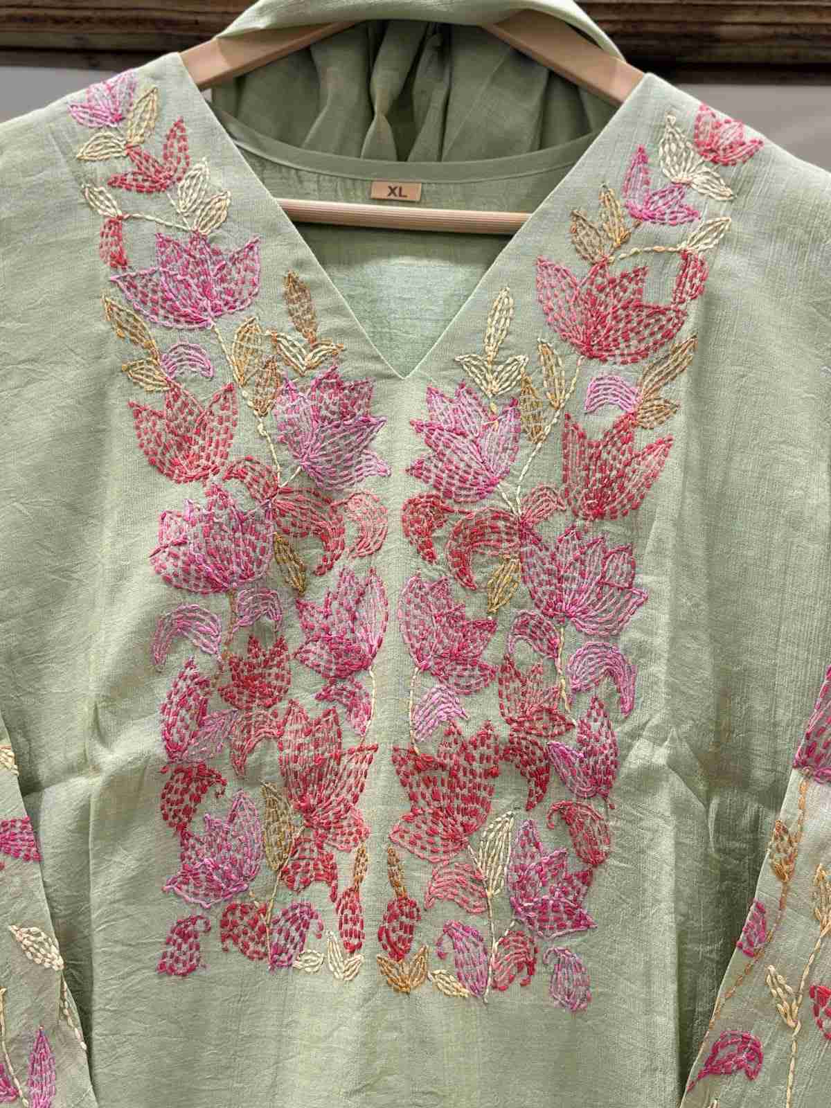 soft-chanderi-straight-fit-suit-set-with-katha-embroidery-green-2