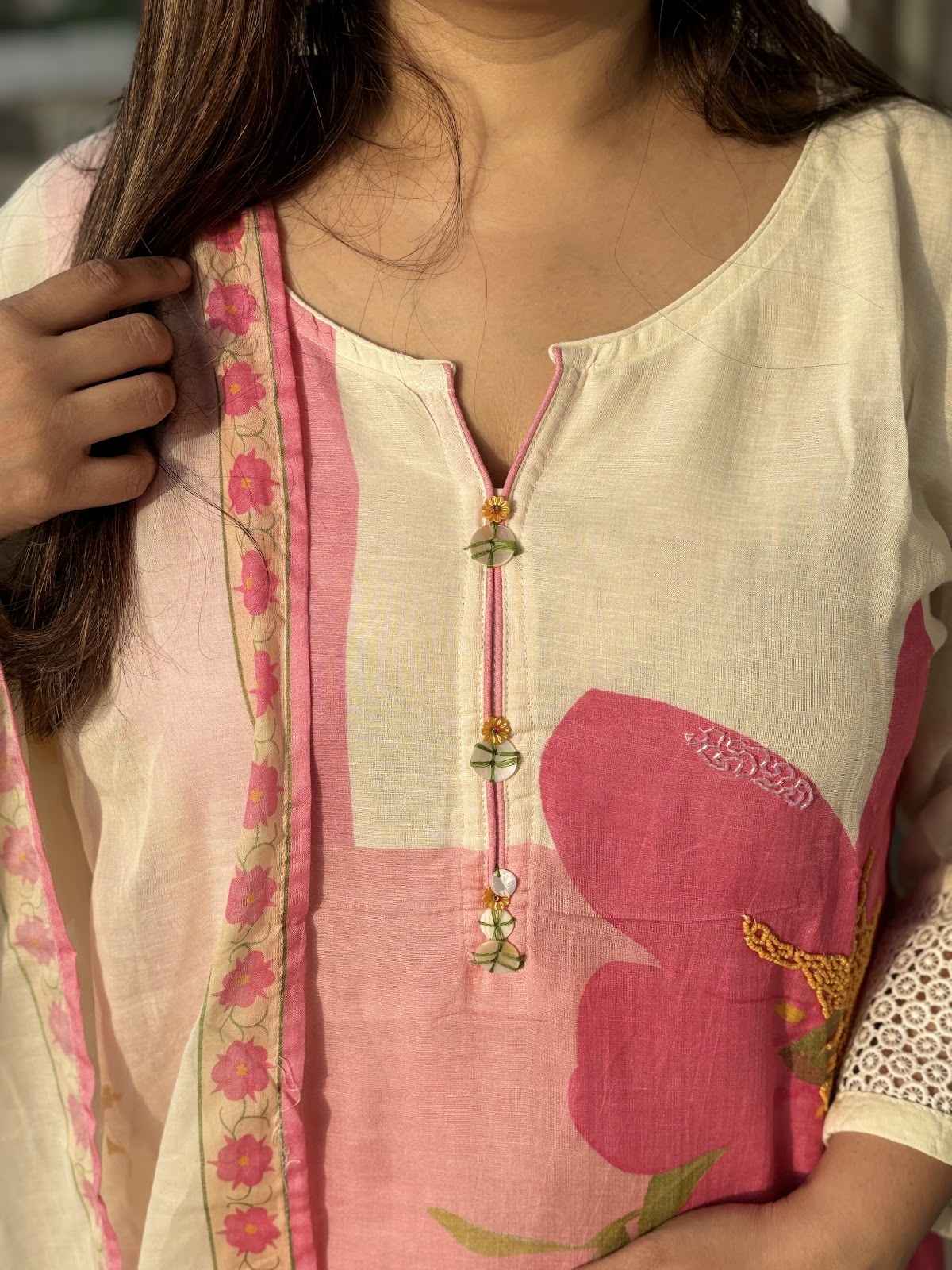 soft-cotton-linen-floral-print-suit-set-with-schiffili-sleeves-paired-with-mul-cotton-dupatta-pink-2