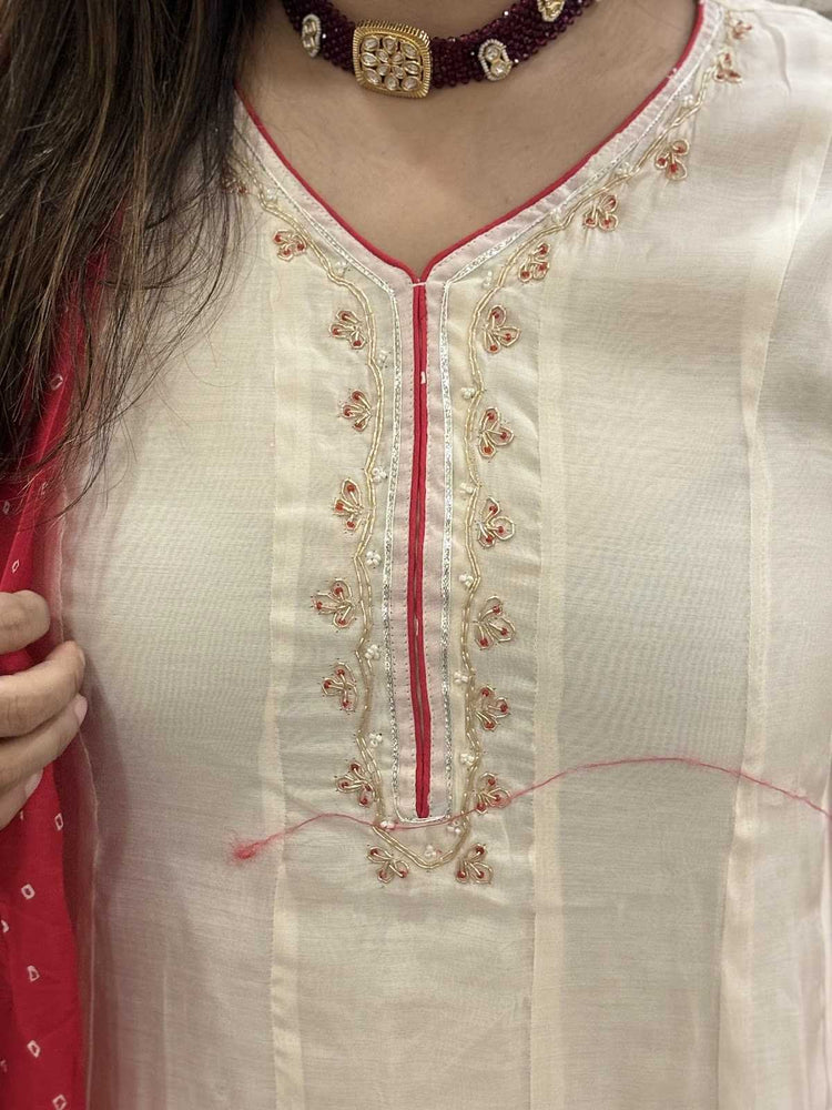 surat-mul-chanderi-embroidered-anarkali-with-mul-cotton-lining-paired-with-bandhni-print-dupatta-kurta-borders-off-white-2